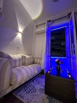 Deluxe Apartment, Balcony, City View | Living area | Flat-screen TV - Downtown view studios (Cairo)