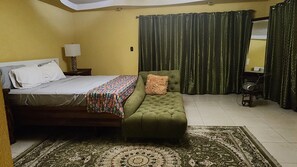 4 Schlafzimmer, Schreibtisch, Bügeleisen/Bügelbrett, kostenloses WLAN