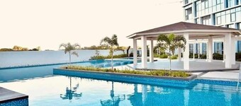 Mactan Newtown Family 2 Bedroom with Balcony free wifi and pool access