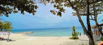 MACTAN NEWTOWN 1-BEDROOM W/ BALCONY & POOL ACCESS