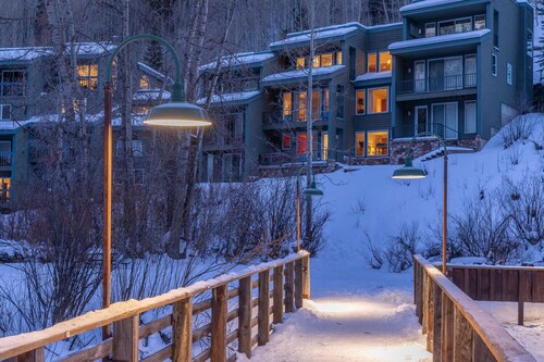 Ski Free-Riverside-Curate Telluride-HotTub, Fireplace, Walk to Ski, near Gondola