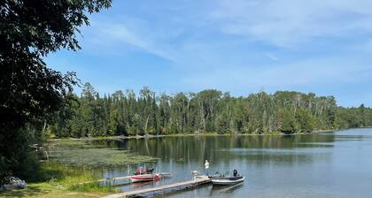 Cozy cabin on lakeside with free dock space and amazing swimming beach