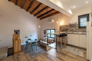 Appartement | Cuisine privée | Bouilloire électrique, chaise haute