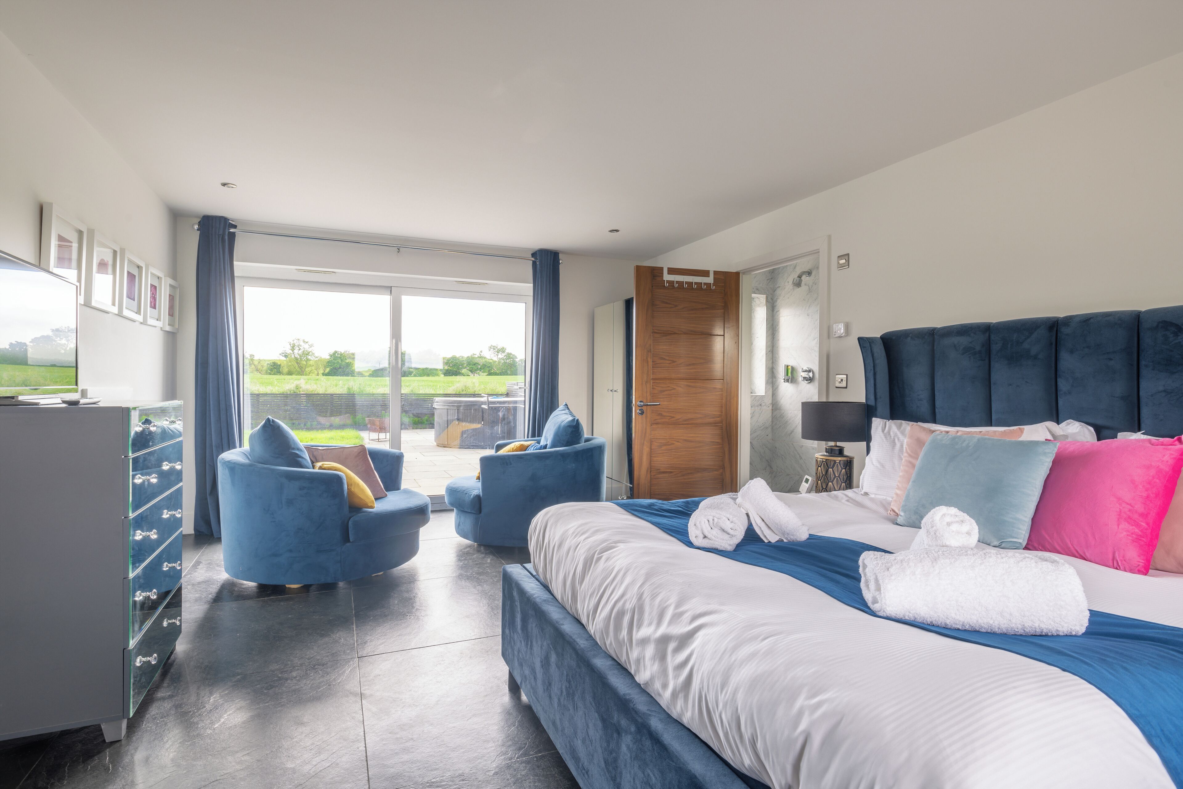 Småhus – classic | 4 soverom, sengetøy av topp kvalitet og blendingsgardiner