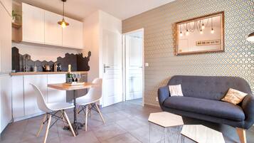 Apartment, City View | Living area