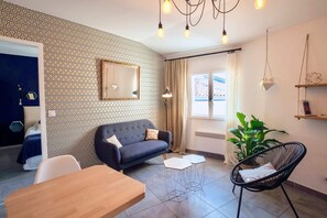 Apartment, Stadtblick | Wohnbereich