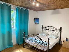 6 habitaciones, tabla de planchar con plancha, cuna de viaje y wifi