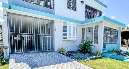 Charming 3-bedroom house close to Airport and beach