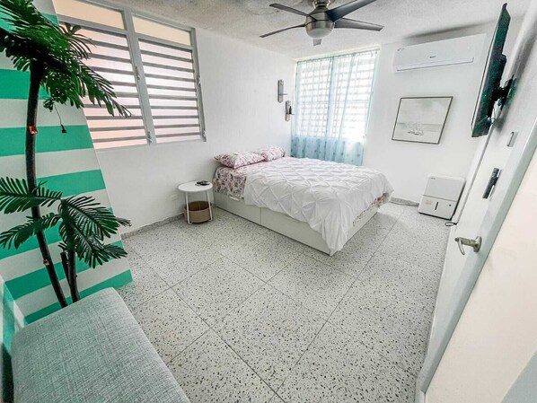 3 bedrooms, iron/ironing board, WiFi, bed sheets