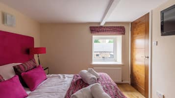 Cottage | 2 bedrooms, premium bedding, free WiFi, bed sheets