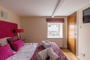Cottage | 2 bedrooms, premium bedding, free WiFi, bed sheets - Hayloft Cottage - North East Escapes (Bamburgh)