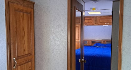 Jayco
1 queen 2 doubles lots of living space AC furnace wifi 2tvs fridge stove