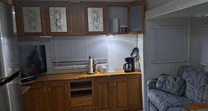 Jayco
1 queen 2 doubles lots of living space AC furnace wifi 2tvs fridge stove
