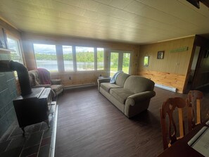 Smart TV, fireplace - Direct Lakefront Cabin with 3 bedrooms! Serene Getaway! (Little Falls)