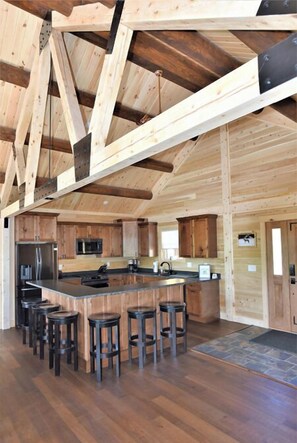 Fridge, microwave, oven, stovetop - Eagles Nest (Pittsburg)