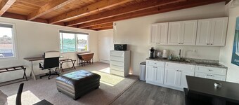 Mission Valley Studio, canyon view, with WiFi and AC, Close to Everything in SD