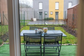 屋外ダイニングエリア