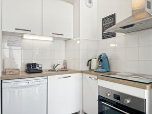 Køleskab, mikrobølgeovn, ovn, kogeplade