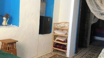 2 bedrooms, WiFi, bed sheets