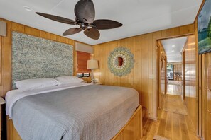 4 bedrooms, bed sheets