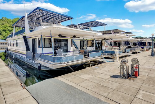 Enchanting Houseboat-Scales-on CHL @ Pates Ford Resort