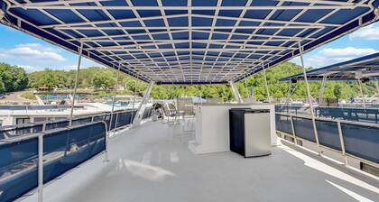 Enchanting Houseboat-Scales-on CHL @ Pates Ford Resort