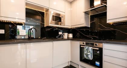 Peaceful, Stylish Oasis 2 minutes from Station| Pass the Keys