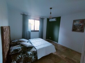 3 bedrooms, iron/ironing board, travel cot, free WiFi