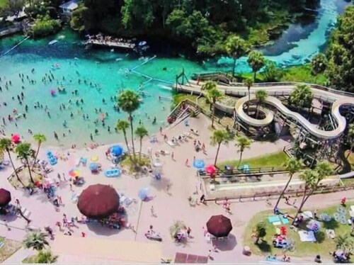 Heated Pool with saltwater system 1.6 mi to Weeki Wachee 