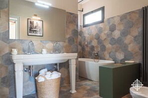 Design Apartment, Bay View | Bathroom - Arte Barocco - Panoramic Home (Noto)