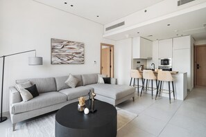 Smart TV - Luxurious 1BR Flat in Dubai (دبي)