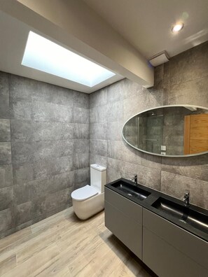 House | Bilik Mandi | Pancuran mandi, tuala disediakan 