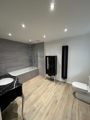 House | 4 bilik tidur, Wi-fi percuma, cadar katil 