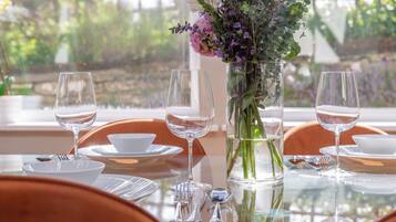 Cottage | In-room dining