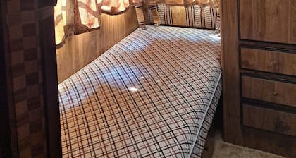 4-bedroom Campground in Delightful Cloquet with AC, WiFi