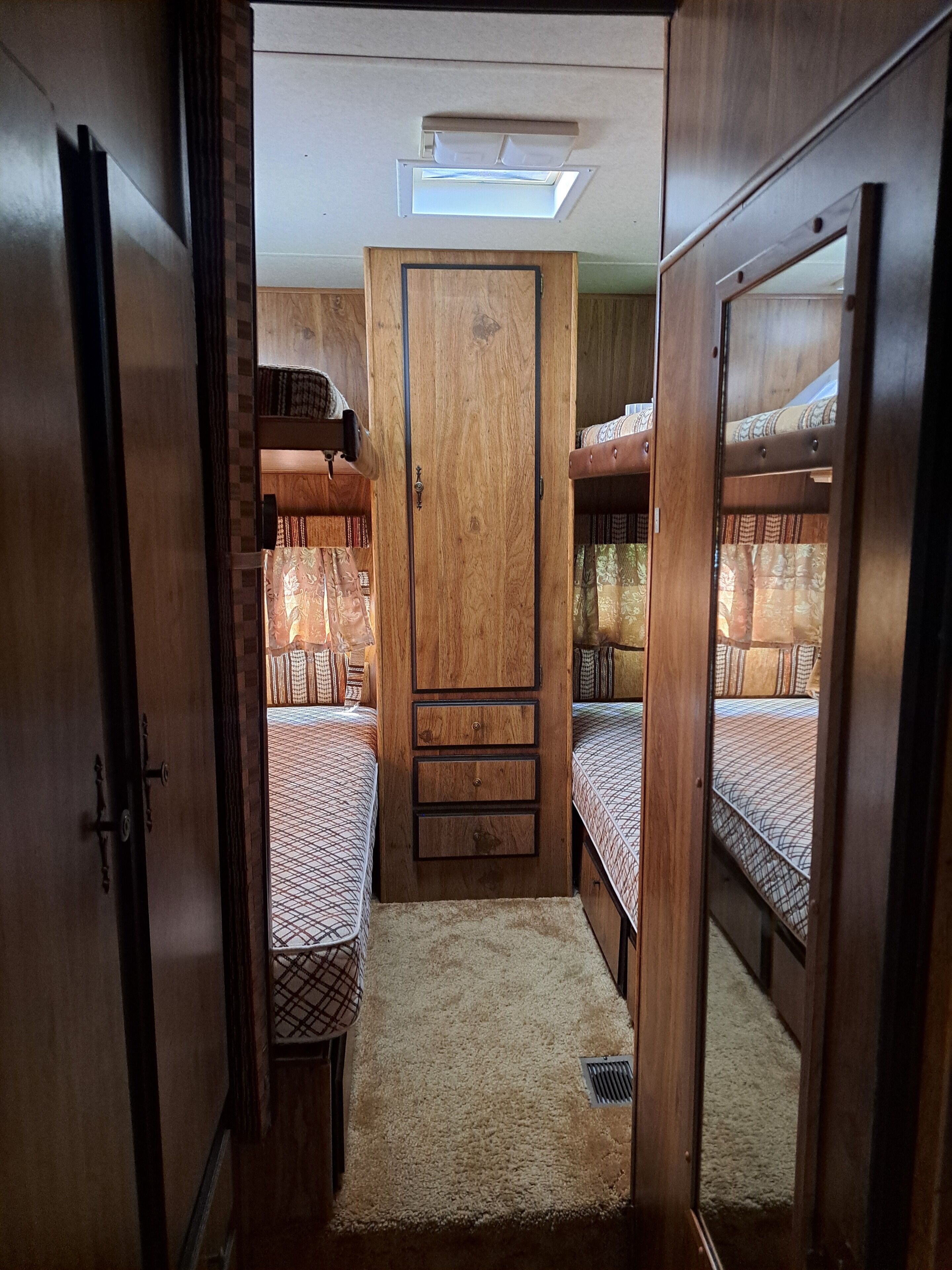 4 bedrooms, WiFi, bed sheets