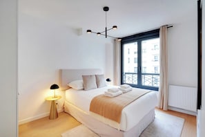 Appartement Deluxe (401) | Décor unique, ameublement unique, rideaux d’obscurcissement