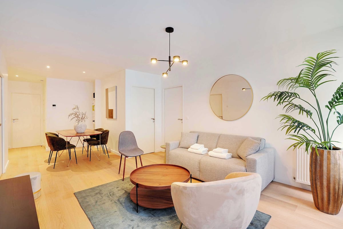 Deluxe Apartment | Living area | TV