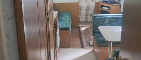 4 bedrooms, WiFi, bed sheets