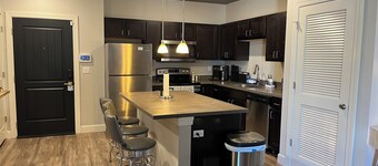 HawksNest - Cozy 1-bedroom condo with WiFi, AC in lovely Lawrence