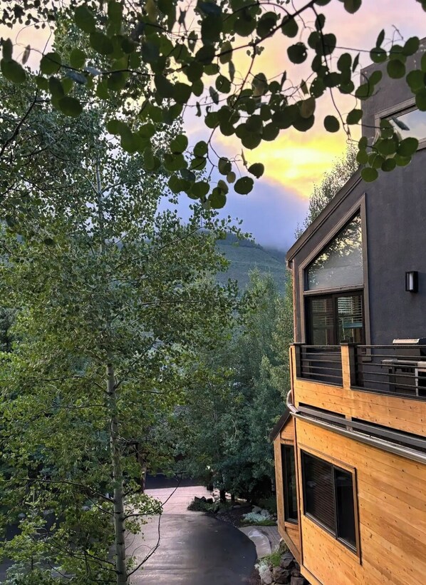 Property grounds - NEW LISTING!! Vail home near Cascade lift (Vail)