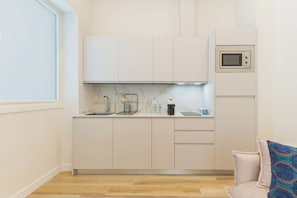 Luxury Apartment, Private Bathroom, City View | Private kitchen