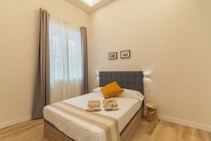 Luksusleilighet, 1 soverom, balkong, byutsikt | Sengetøy av topp kvalitet, dundyner og memory foam-senger