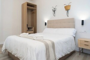 Dúplex, 2 habitaciones | Ropa de cama de alta calidad y edredones de plumas