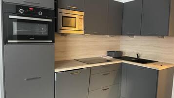 Refrigerador, microondas, horno y lavavajillas