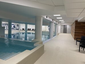 Piscine intérieure, piscine chauffée