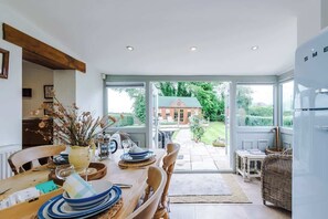 Dining - Stunning Cottage, Ideal for Family Getaways! (Audlem)