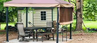 "The Hideaway 1" Charming 2-bedroom house with WiFi, AC in fabulous Farmington