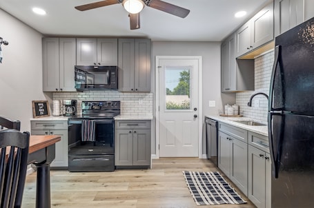 Fridge, microwave, oven, stovetop. "The Hideaway 1" Charming 2-bedroom house with WiFi, AC in fabulous Farmington