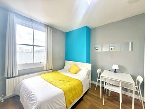 2 bedrooms, desk, iron/ironing board, WiFi - Euston Guest House (a) (London)